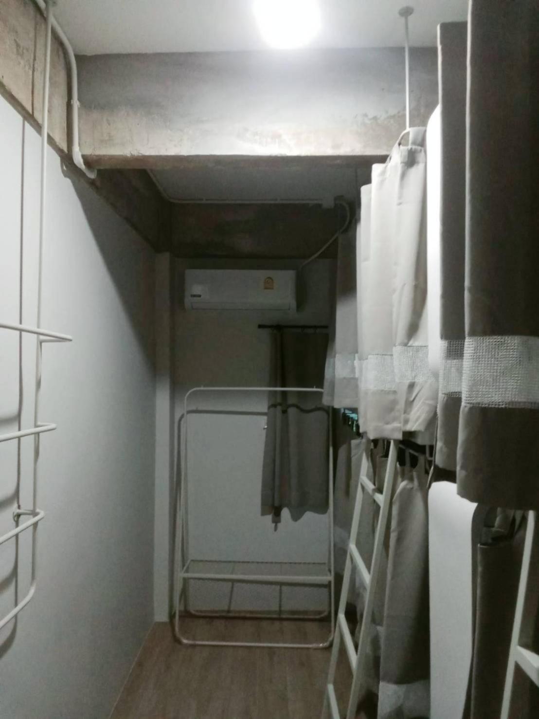 Bedspread Hostel (Adults Only) Bangkok Exterior photo